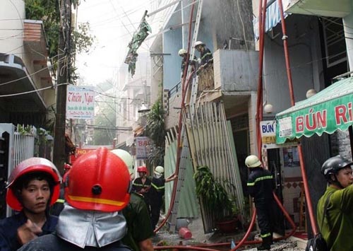 Hai vợ chồng và con trai bỏng nặng trong vụ nổ ga phố Tô Hiệu ảnh 1